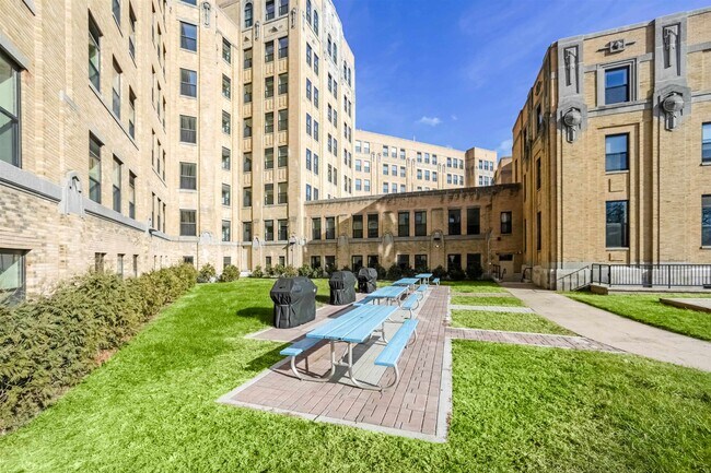 Building Photo - 520 Belleville Ave