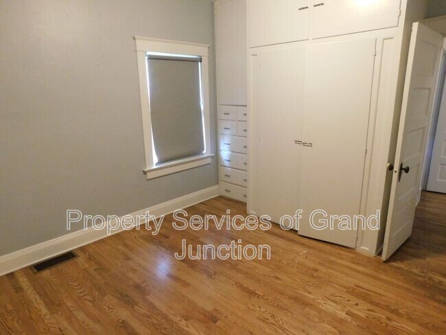 Building Photo - 930 Ouray Ave