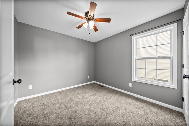 Building Photo - Pet Friendly Three Bedroom!