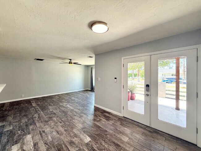 Building Photo - 3553 E Monterosa St