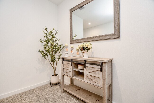 Building Photo - 2917 Skyline Mesa Dr