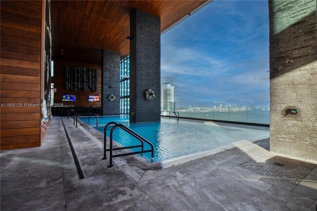 Building Photo - 1451 Brickell Ave
