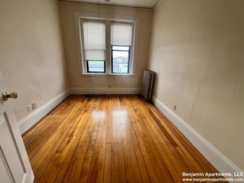 Building Photo - 433 Cambridge St