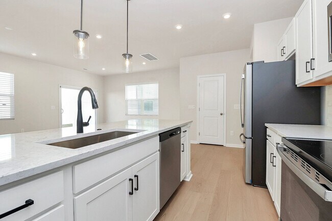 Building Photo - 5855 Executive Center Dr