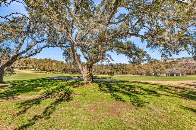 Building Photo - 404 Golf Crest Ln