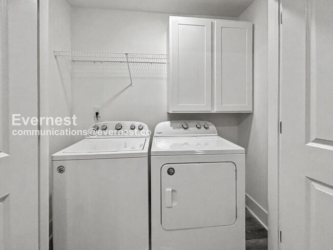 Building Photo - 1924 Dillon Dr