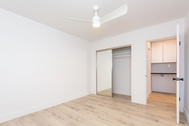 Building Photo - Stylishly Remodeled 1 Bed/1Bath in Crown P...