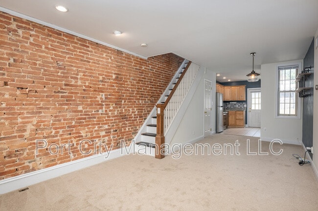 Building Photo - 412 Gittings St