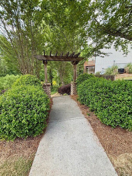 Building Photo - 531 Fox Creek Crossing