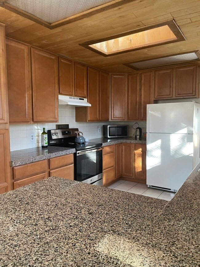 Building Photo - Newly Updated 6 Bedroom South Boulder Home