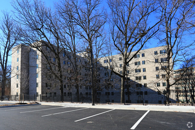 Primary Photo - Weinberg Manor West