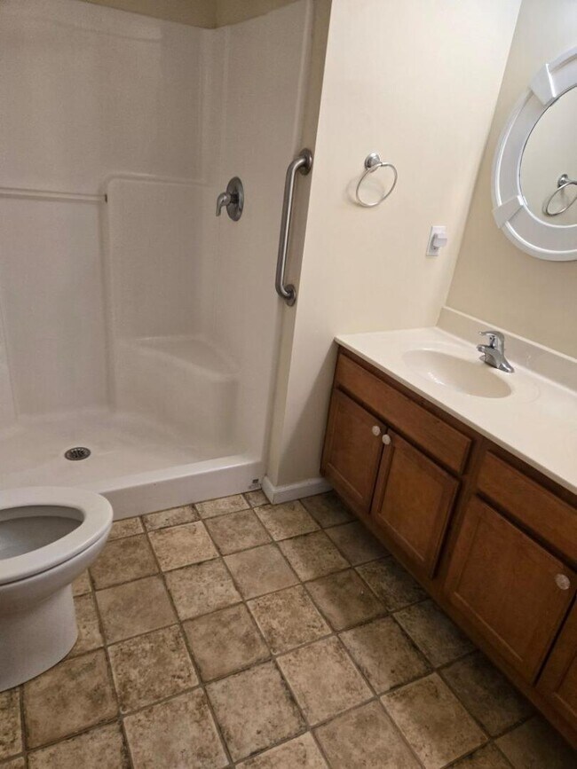 Building Photo - 522 Spring St