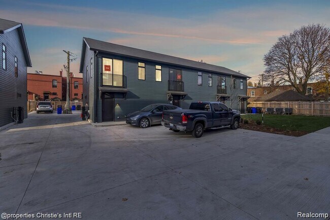Primary Photo - 1642 Bagley St