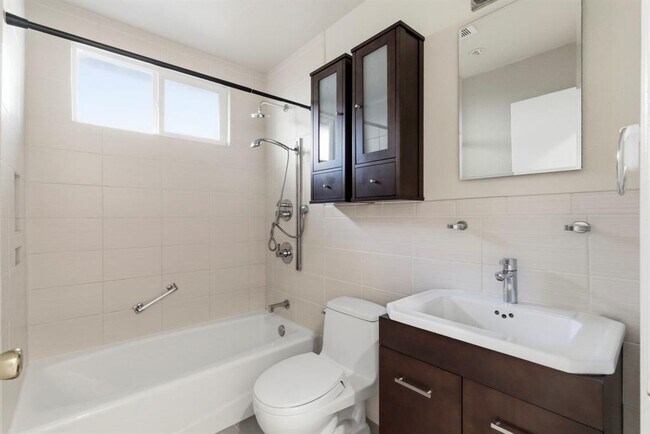 Building Photo - 1504 W 39th 1/2 St