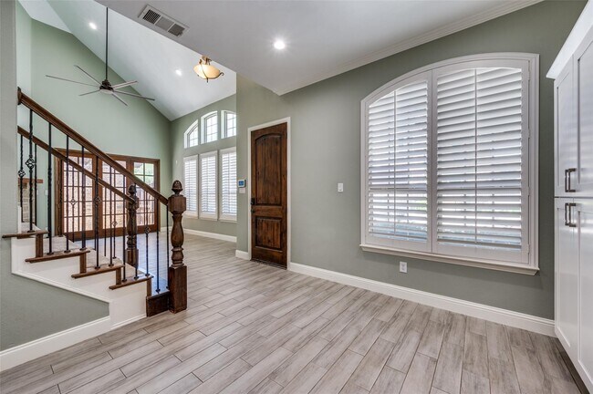 Building Photo - 4068 Winsor Dr