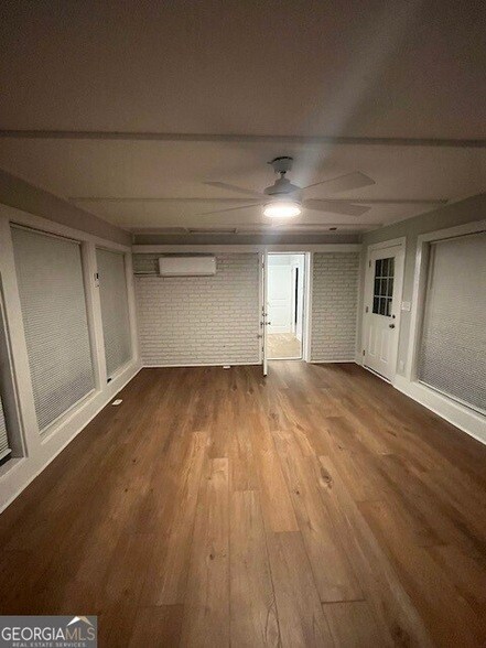 Building Photo - 635 Birchwood Ln SW