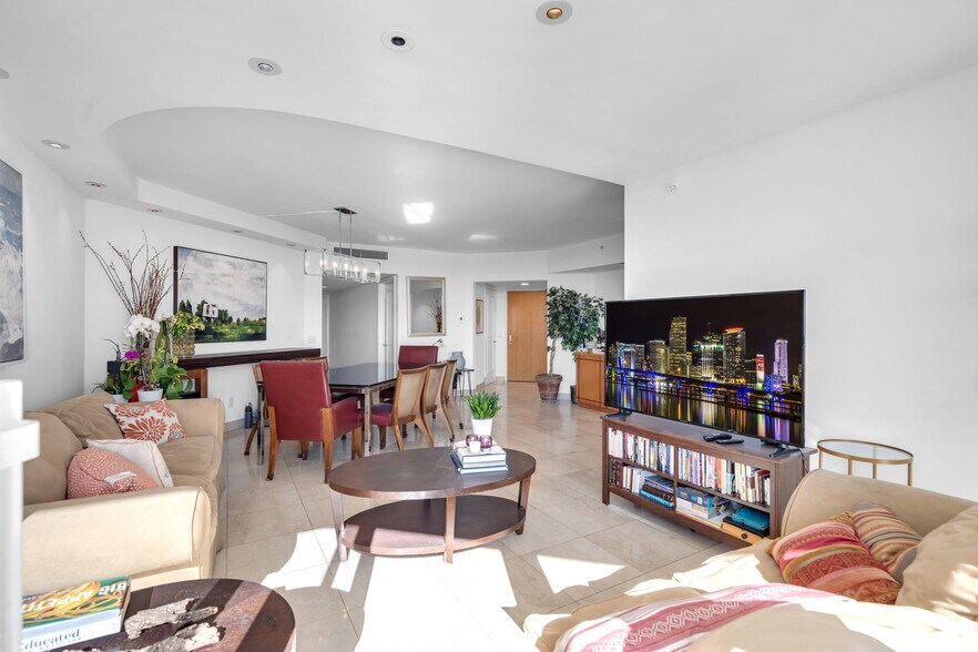 Building Photo - 21205 Yacht Club Dr