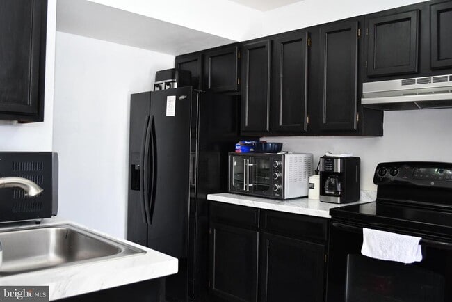 Building Photo - 46 Hillside Ct