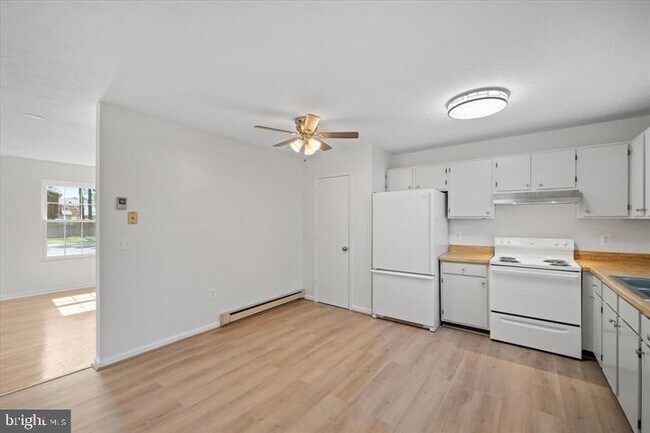 Building Photo - 228 Carroll Dr