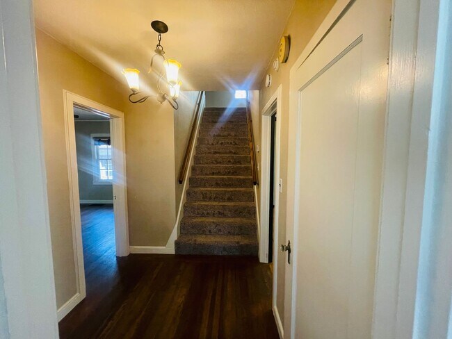 Building Photo - Gorgeous 3bed/2bath home in East Sac