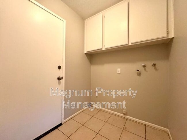 Building Photo - 24473 St Thomas Ave