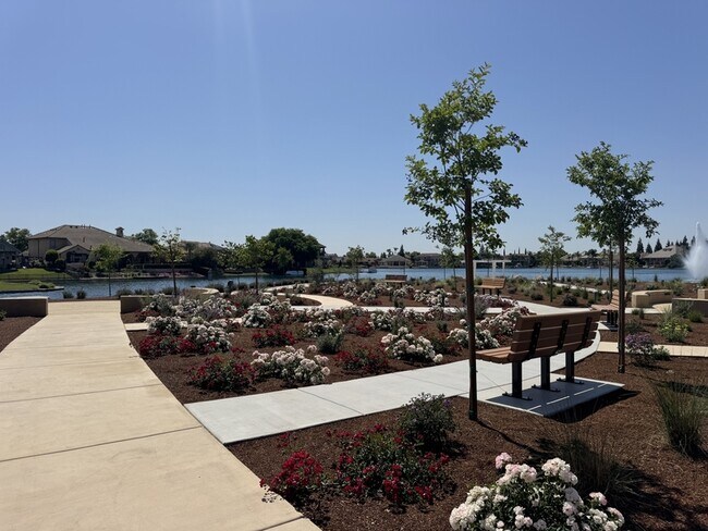 Building Photo - 10556 E Greenbury Way