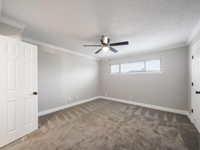 Building Photo - 6402 Del Monte Dr