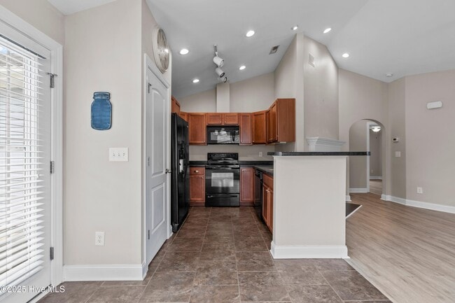 Building Photo - 2901 Beunavista Ct