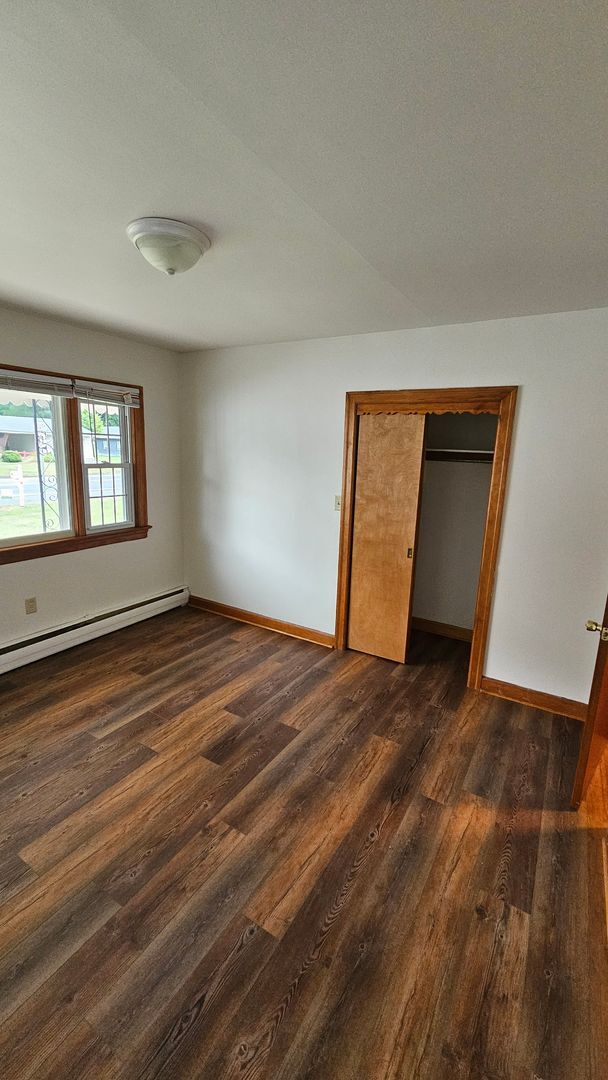 Building Photo - 3 Bedroom Single Family Home