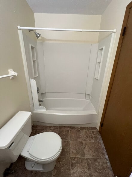 Building Photo - 3930 Deer Lake Way