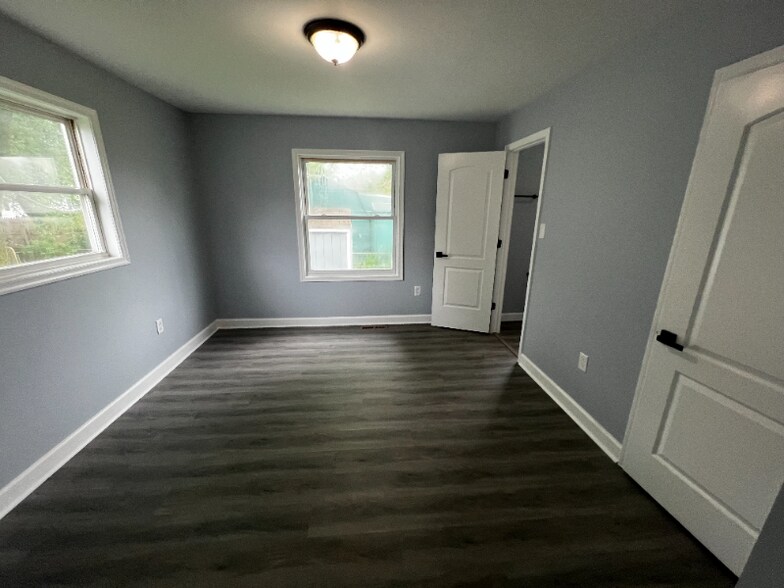 Building Photo - 220 Locust Ln