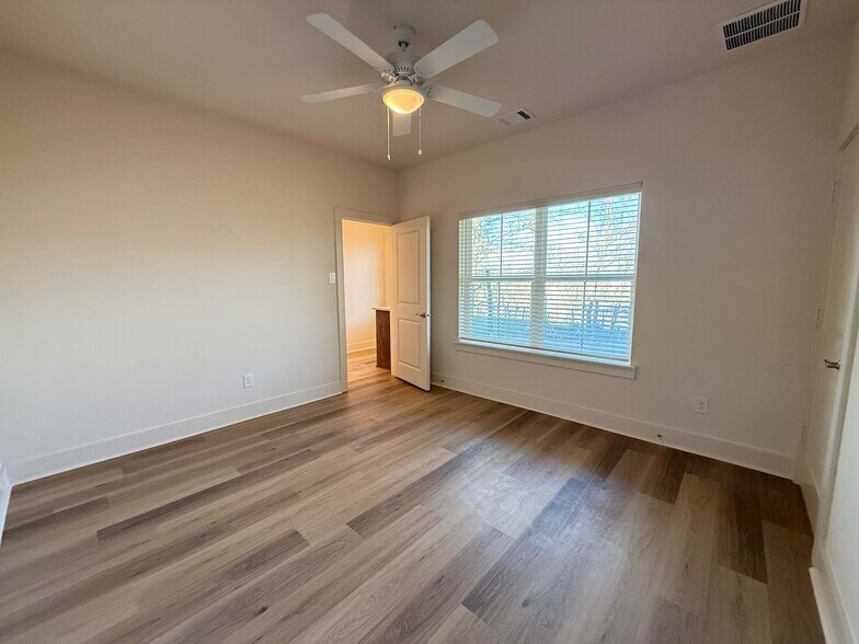 Building Photo - 207 Railroad Ave