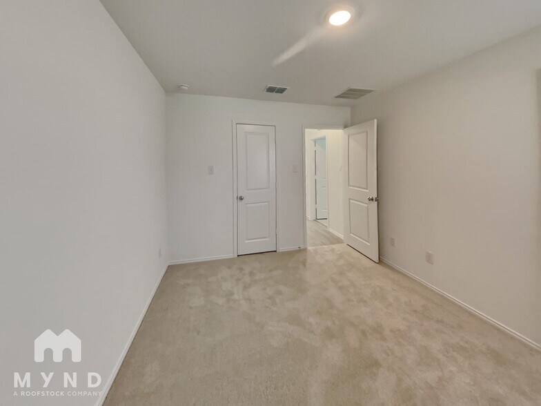 Building Photo - 214 Sesame Ln