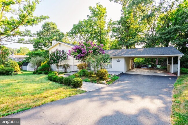 Building Photo - 8901 Beauchamp Dr