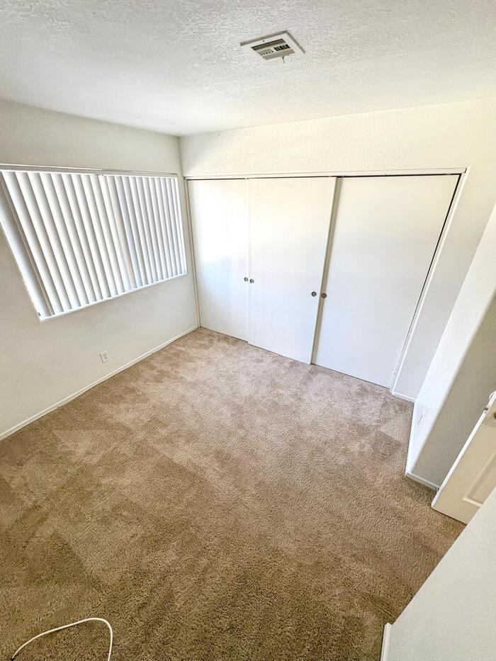 Building Photo - 5076 S Rainbow Blvd