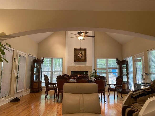 Building Photo - 225 Silver Birch Ct