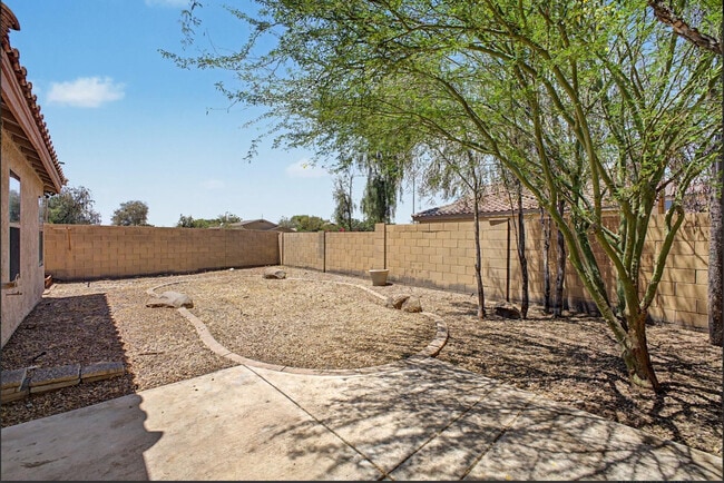 Building Photo - 1112 S Bogle Ct