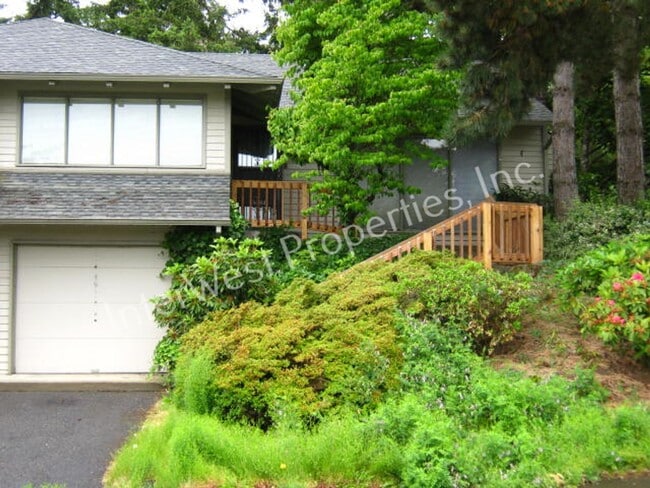 Building Photo - *1/2 OFF 1ST MONTH'S RENT PROMO* 3 BR Townhome- Wonderful Privacy Deck in Beaverton with 1 Car Ga...