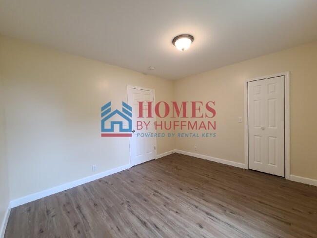 Building Photo - Downstairs | Three Bedroom Duplex