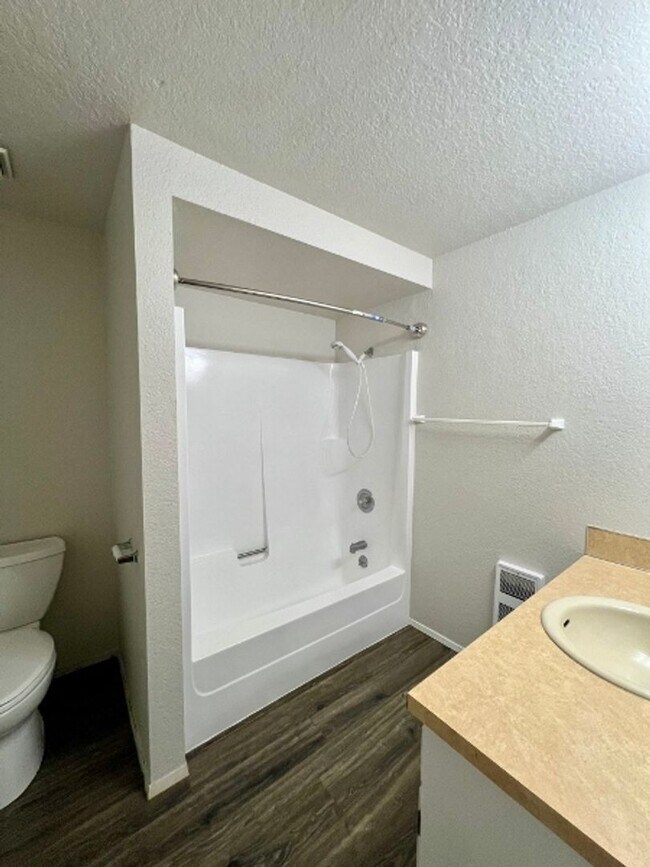 Building Photo - 8010 S Bicentennial Loop SE