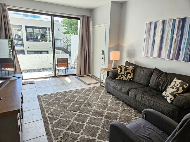 Building Photo - 1555 Tarpon Center Dr