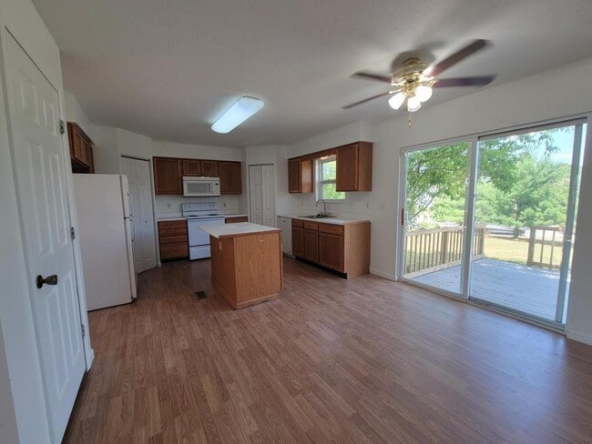 Building Photo - 101 Hemlock Ct