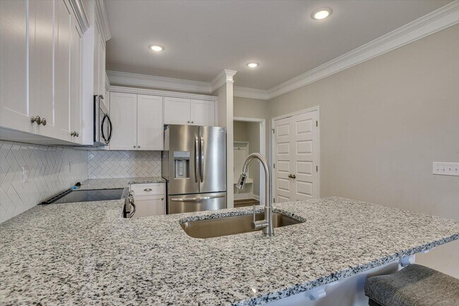 Building Photo - 627 Garland Trl