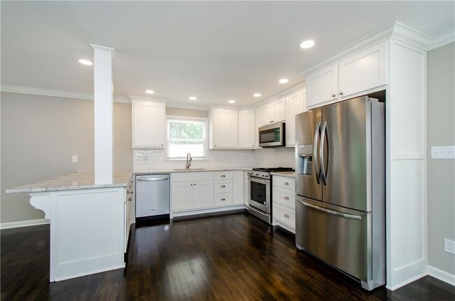 Building Photo - 729 Sunnybrook Dr