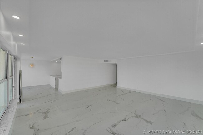 Building Photo - 3900 Galt Ocean Dr