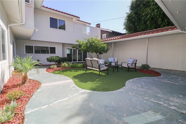 Building Photo - 2525 E Ocean Blvd