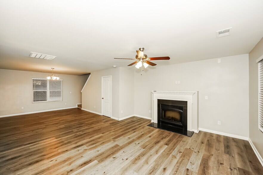 Building Photo - 4631 Montelena Dr