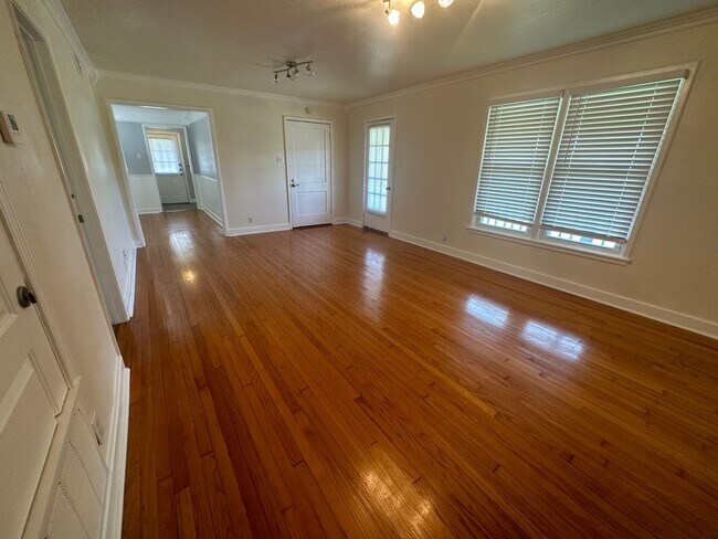 Building Photo - 425 Louisiana Ave