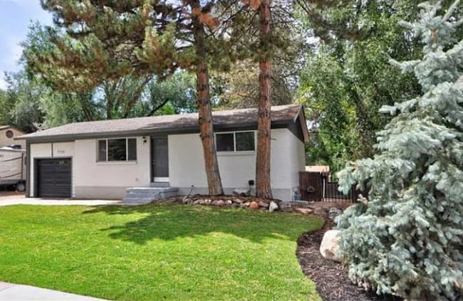 Primary Photo - 4 Bedroom/ 2 Bathroom house in Midvale