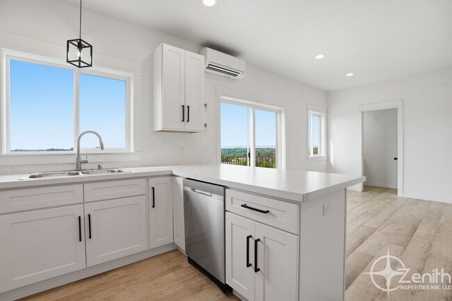 Building Photo - 2015 NE North Fork Ave
